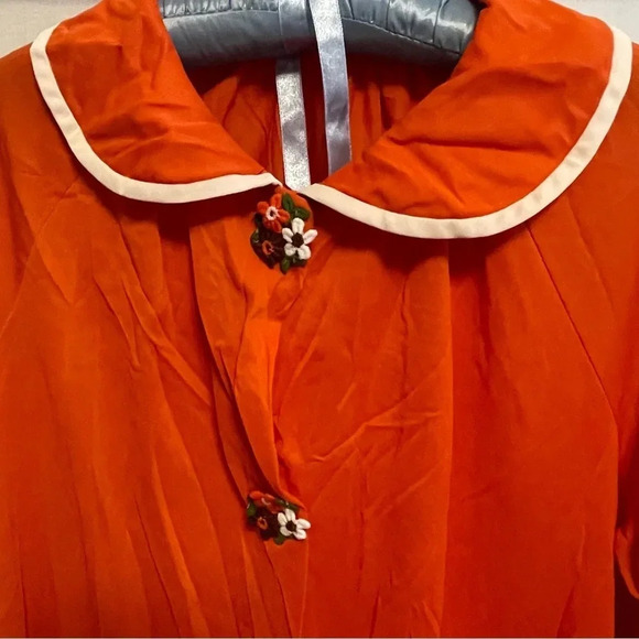 Vintage orange nightgown with embroidered flower snap buttons - size M/L - Picture 5 of 16